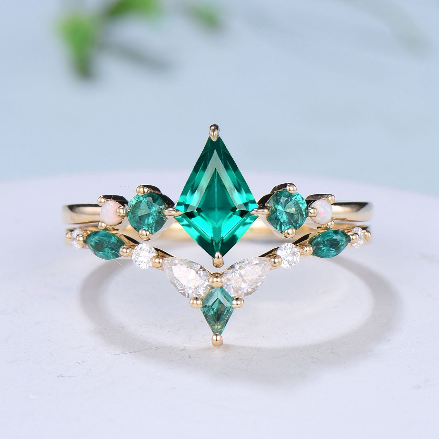 Vintage Art deco Kite Shape Engagement Rings, Lab Grown Emerald Kite Shape store Wedding Ring Set, Green Stone Kite Shape Ring Set, Gift for Woman