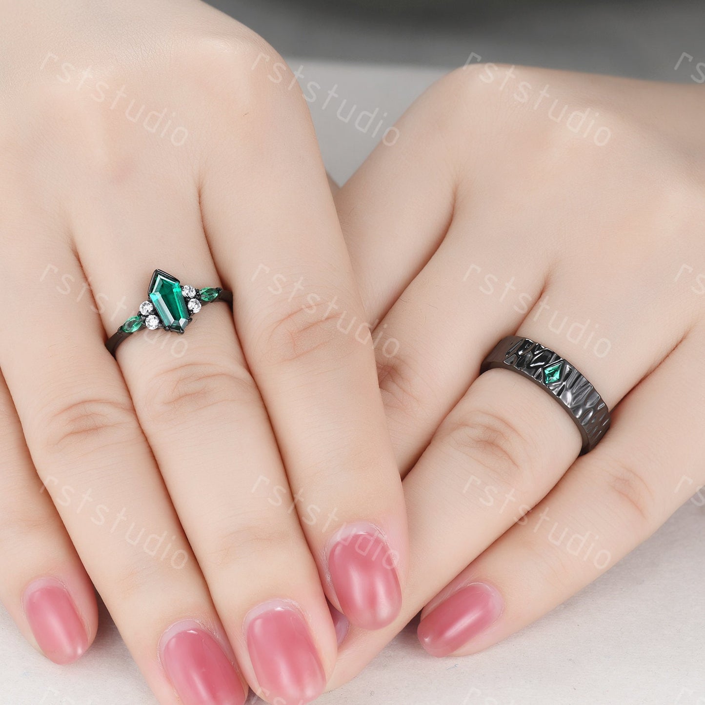 Vintage Emerald Black Gold Ring Set: His & Hers Wedding Bands