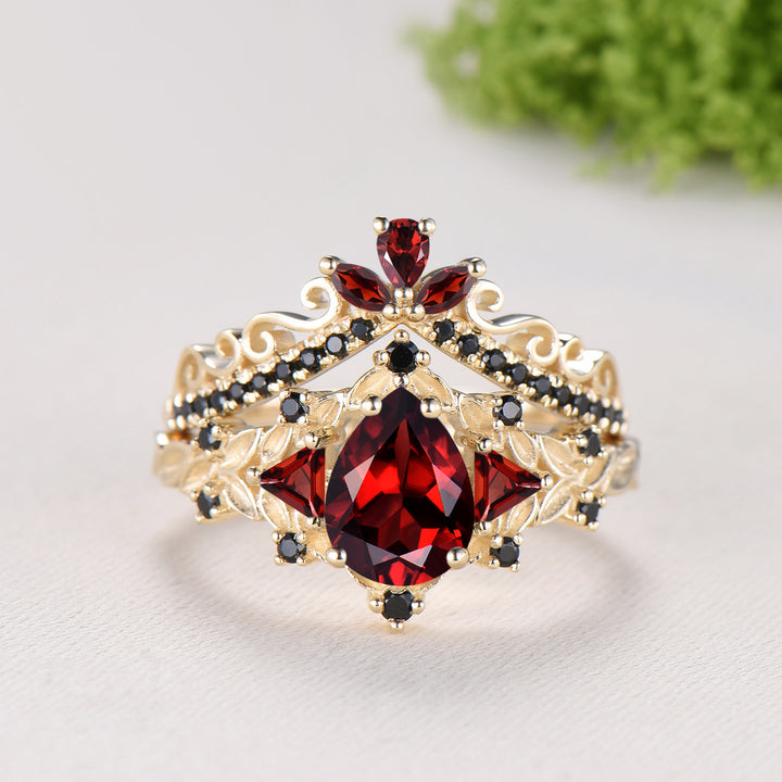 Leaf Vine Garnet Engagement Ring Set Pear Cut Art Deco January Birthstone Black Spinel Bridal Set 14K Yellow Gold Nature Inspired Jewelry