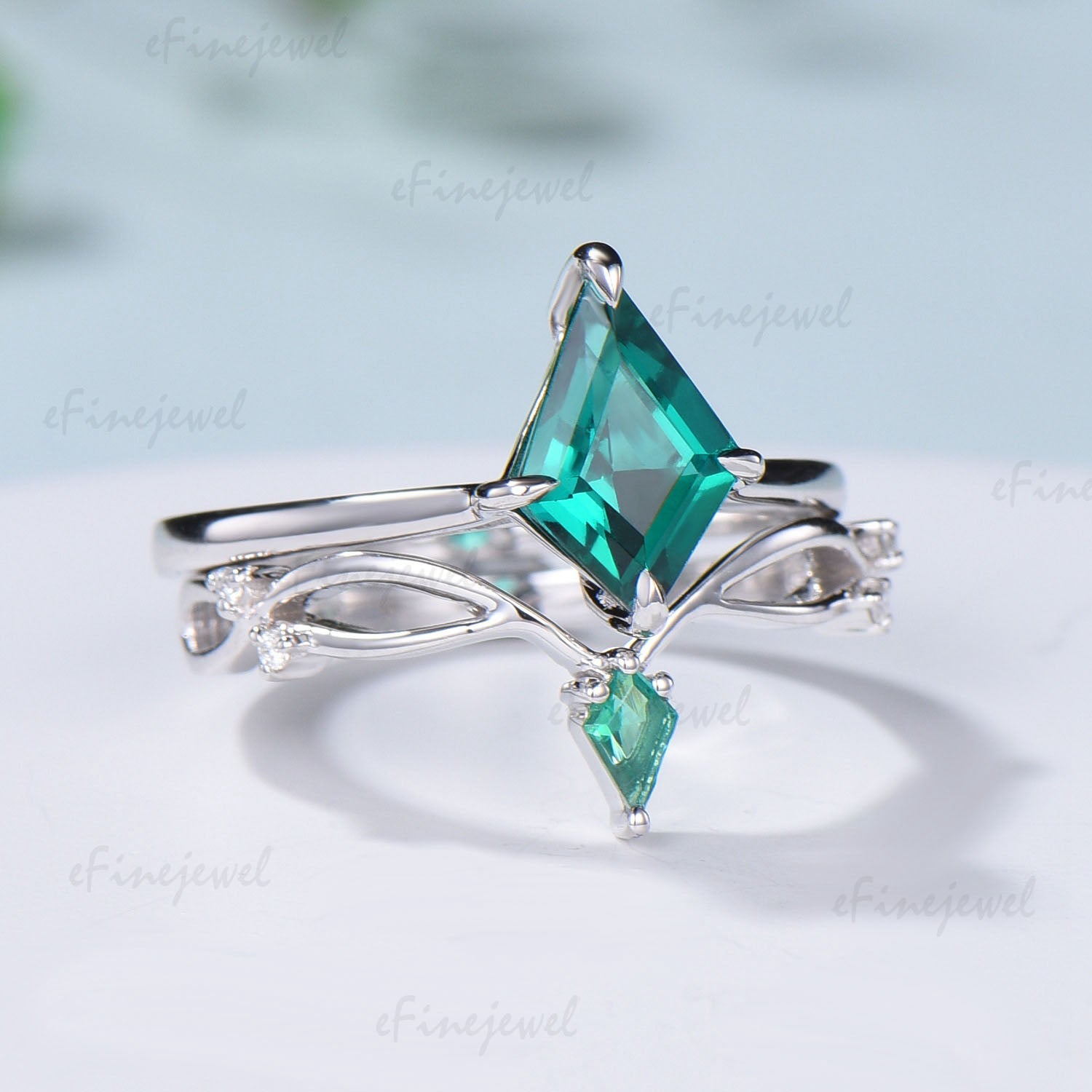 Dainty Emerald Engagement Ring Set Kite Cut Solitaire Minimalist Wedding Set Rose Gold Art Deco May birthstone Bridal Set Anniversary Gift