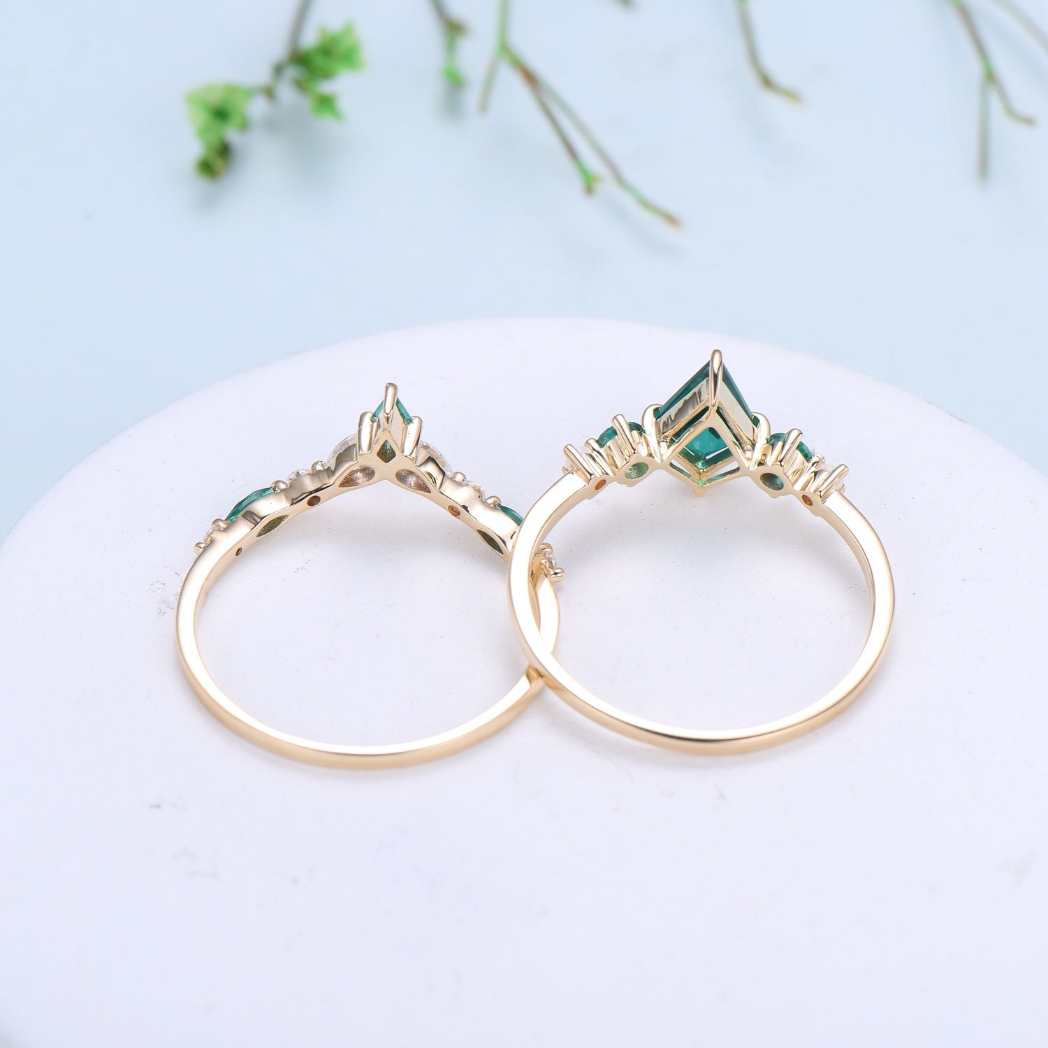 Vintage Art deco Kite Shape Engagement Rings, Lab Grown Emerald Kite Shape cheapest Wedding Ring Set, Green Stone Kite Shape Ring Set, Gift for Woman