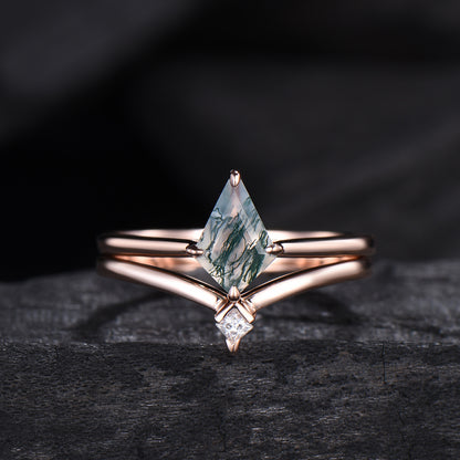 Vintage unique kite shaped green moss agate engagement ring set rose gold silver dainty princess cut moissanite bridal ring set for women