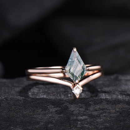 Vintage unique kite shaped green moss agate engagement ring set rose gold silver dainty princess cut moissanite bridal ring set for women
