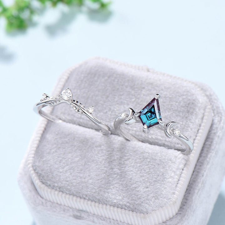 Vintage kite shaped Alexandrite engagement ring set rose gold Unique Celestial moon wedding ring for women band June birthstone promise ring - PENFINE