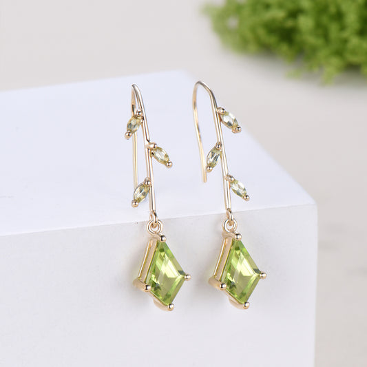 Vintage kite peridot earrings Unique pinwheel earrings marquise peridot drop stud earrings