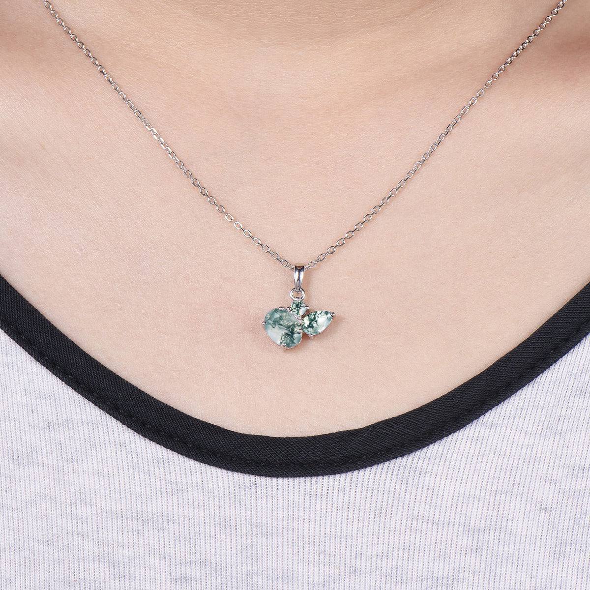 Three Stone 1.5CT Natural Oval Moss Agate Necklace Pendant