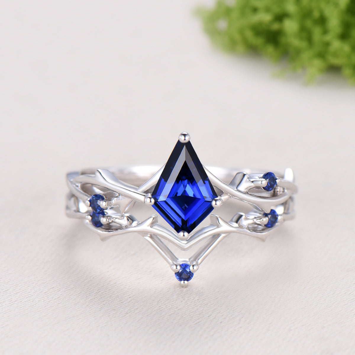 Art Deco black gold blue sapphire engagement ring set split shank kite cut blue sapphire wedding ring elegant anniversary bridal set women