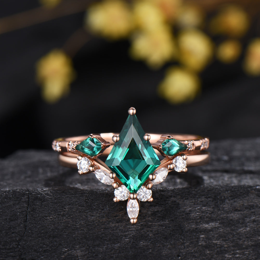 Art Deco Kite Cut Emerald Wedding Ring Set, May Birthstone 14K Rose Gold Engagement Ring, Unique Promise Promise Ring For Women