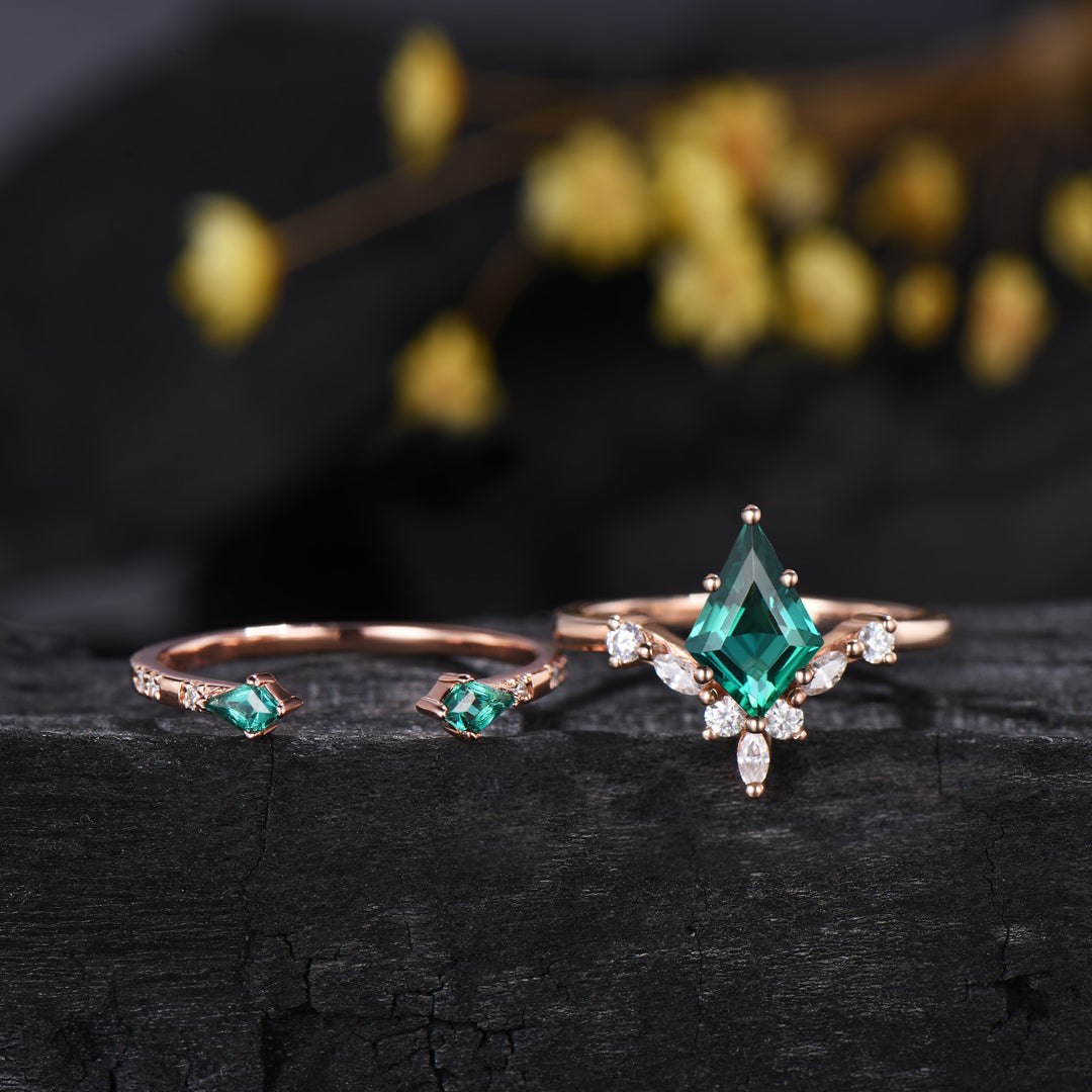 Art Deco Kite Cut Emerald Wedding Ring Set, May Birthstone 14K Rose Gold Engagement Ring, Unique Promise Promise Ring For Women