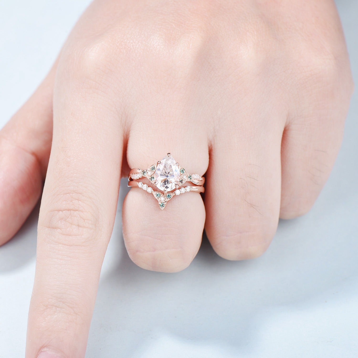 Unique Pear Moissanite Wedding Ring Set Celtic Knot 14K/18K White Gold Infinity Split Shank Moissanite Engagement Ring Emerald Bridal Sets