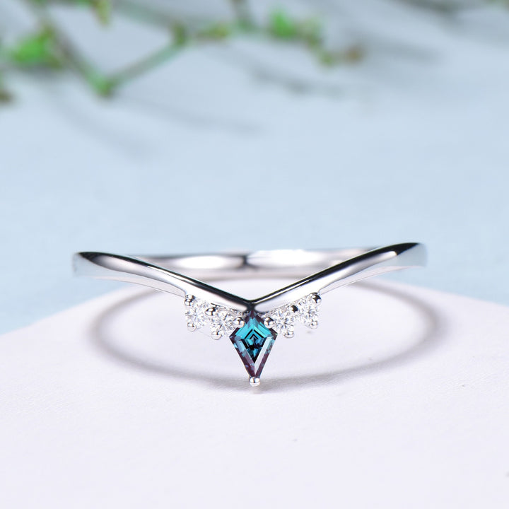 Dainty Curved Alexandrite Wedding Ring Women Kite Alexandrite Stacking Band Moissanite  Anniversary Ring Art Deco June Promise Ring For Her - PENFINE