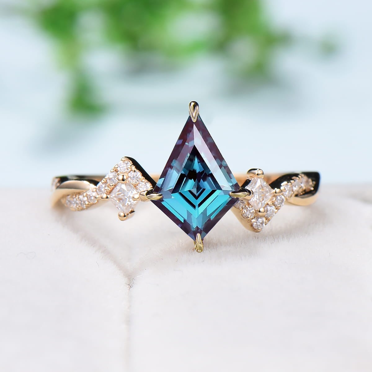 Unique twisted kite cut alexandrite engagement ring infinity color change moissanite wedding ring for women yellow gold June birthstone gift - PENFINE