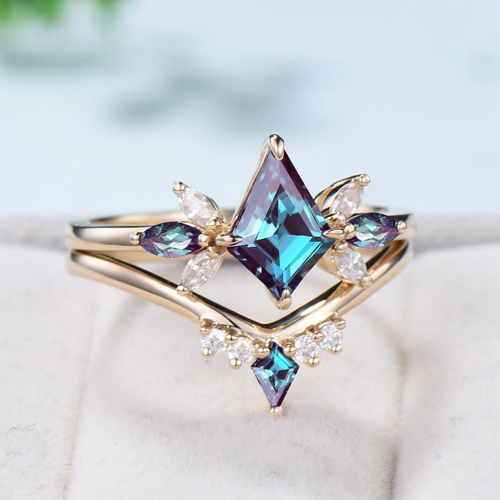 Vintage Alexandrite Engagement Ring Set Kite Cut Cluster marquise alexandrite wedding ring set Retro color change stone stacking bridal set - PENFINE