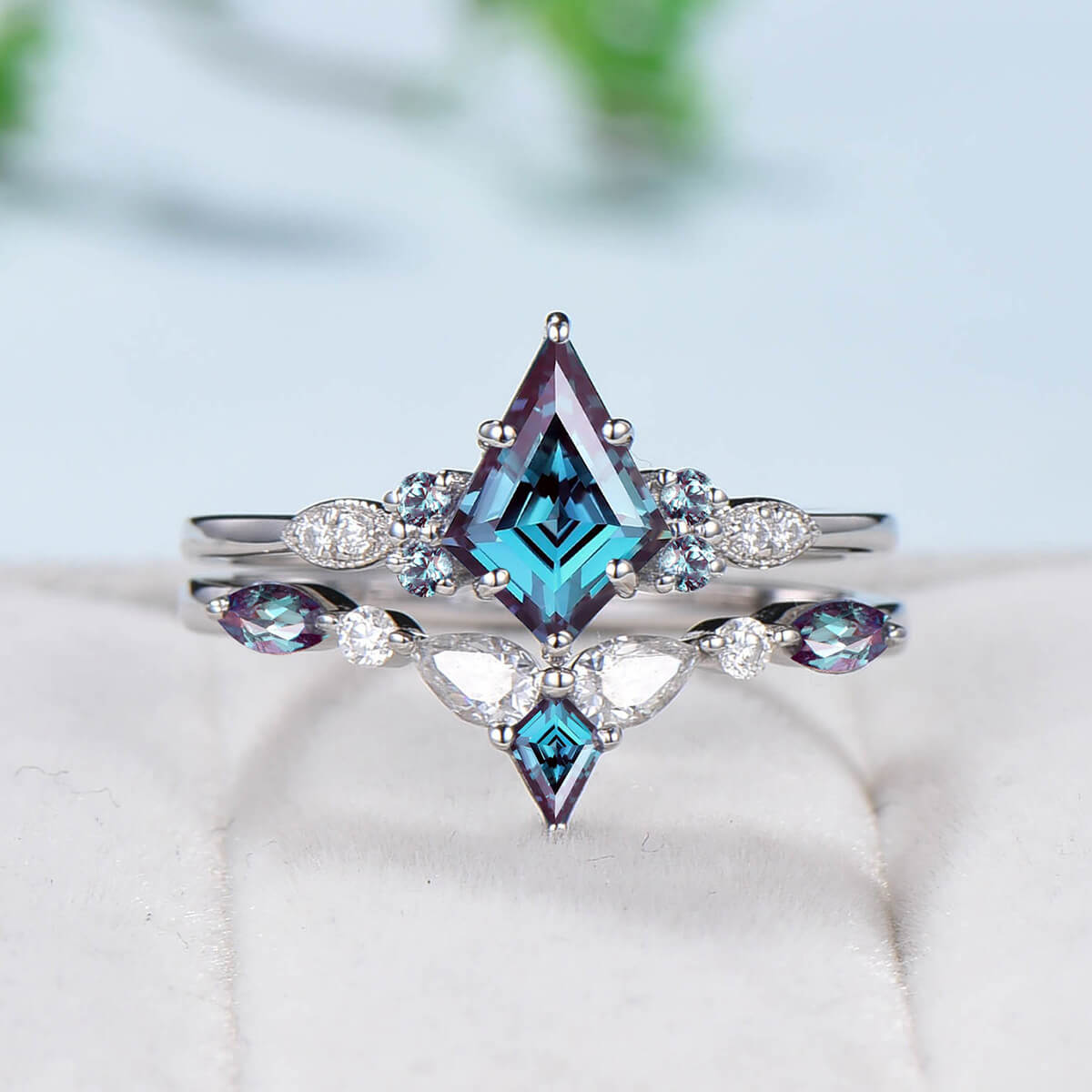 Kite Cut Alexandrite Ring Vintage Alexandrite Moissanite Engagement Ring Unique Milgrain Wedding Set Art Deco June Birthstone Bridal Set - PENFINE