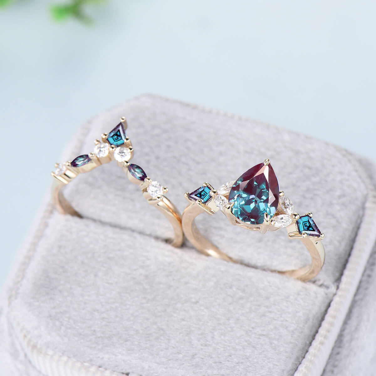 2pcs Vintage Pear shaped alexandrite engagement ring set 14 yellow gold cluster kite marquise alexandrite wedding ring set for women - PENFINE