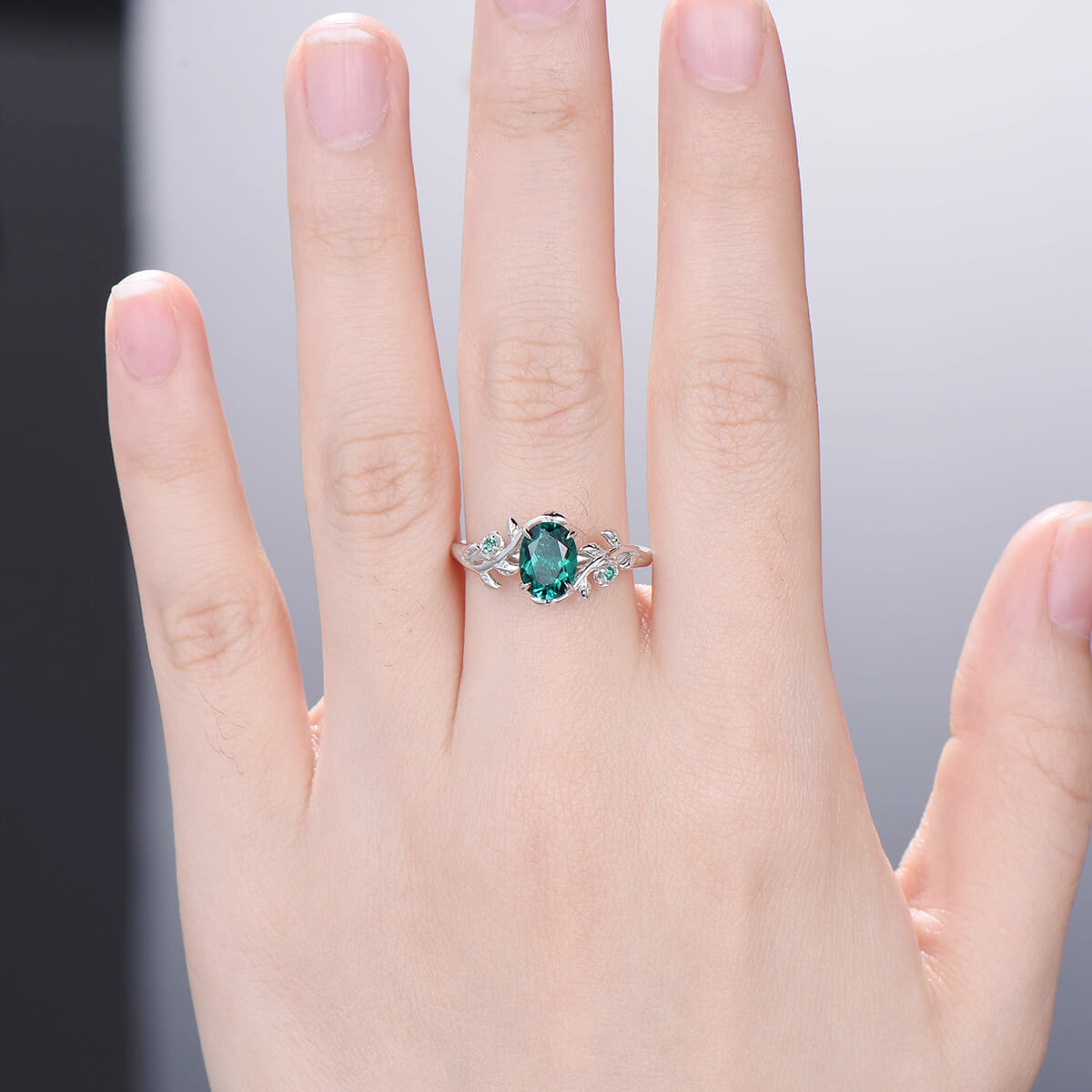 Vintage style emerald hot sale engagement rings