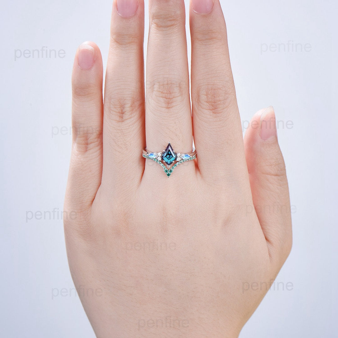 Vintage kite cut alexandrite engagement ring set  seven stone marquise moonstone unique moonstone wedding ring set dainty emerald bridal set - PENFINE