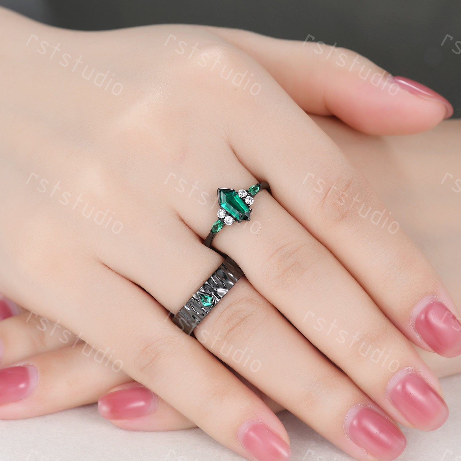 Vintage Emerald Black Gold Ring Set: His & Hers Wedding Bands