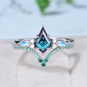Vintage kite cut alexandrite engagement ring set  seven stone marquise moonstone unique moonstone wedding ring set dainty emerald bridal set - PENFINE