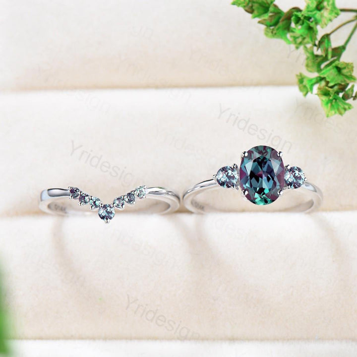 1.5ct Oval Alexandrite Engagement Ring Vintage Color-Change Alexandrite Three Stone Wedding Ring June Birthstone Birthday Ring Promise Gifts - PENFINE