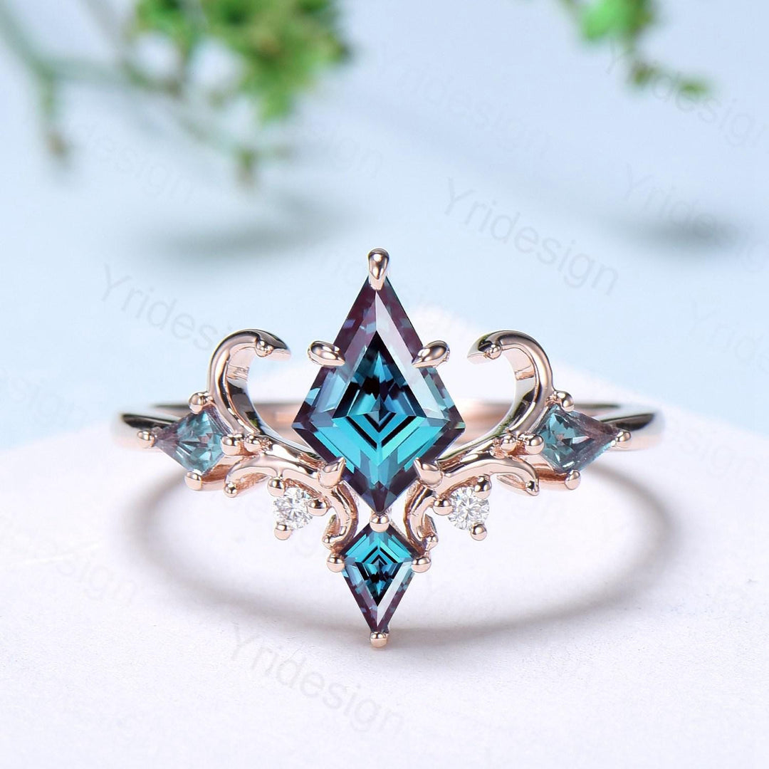 Unique Kite Cut Alexandrite Engagement Ring Art Deco Air Fly Color change Alexandrite Alternative Rose Gold Wedding Ring For Women - PENFINE