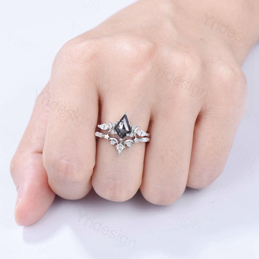 Vintage kite cut salt and pepper diamond engagement ring set Moons and star black gold diamond ring gothic bridal wedding set handmade gifts - PENFINE