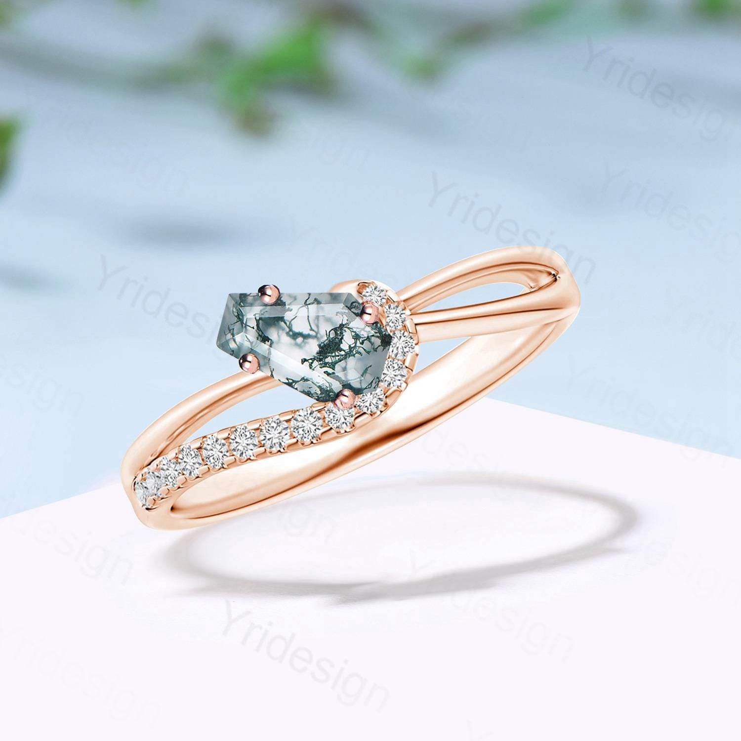 Unique green moss agate engagement ring cold-blooded coffin snake style green stone split shank wedding ring rose gold anniversary gifts - PENFINE