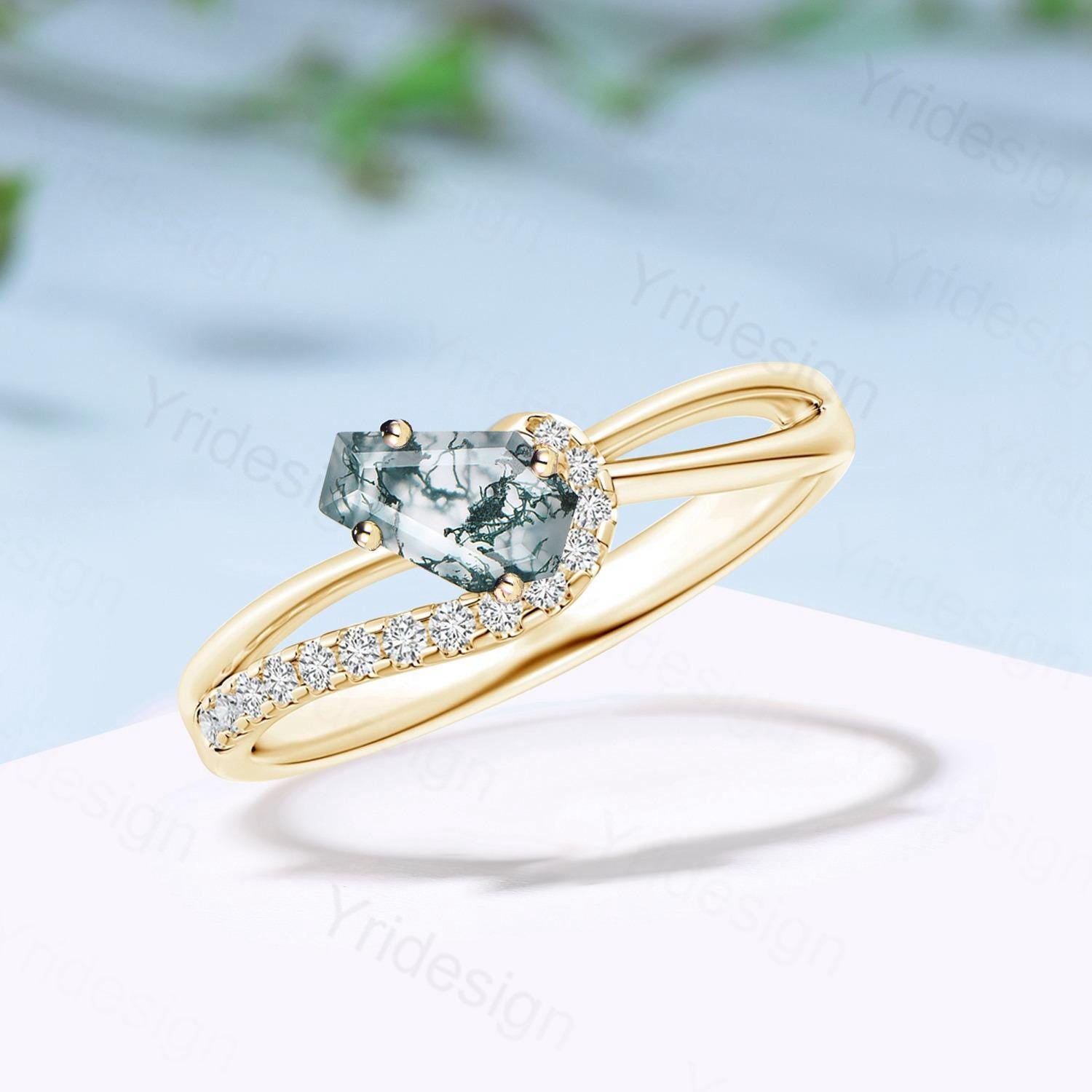Unique green moss agate engagement ring cold-blooded coffin snake style green stone split shank wedding ring rose gold anniversary gifts - PENFINE