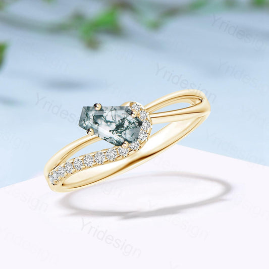 Unique green moss agate engagement ring cold-blooded coffin snake style green stone split shank wedding ring rose gold anniversary gifts - PENFINE