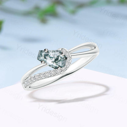 Unique green moss agate engagement ring cold-blooded coffin snake style green stone split shank wedding ring rose gold anniversary gifts - PENFINE