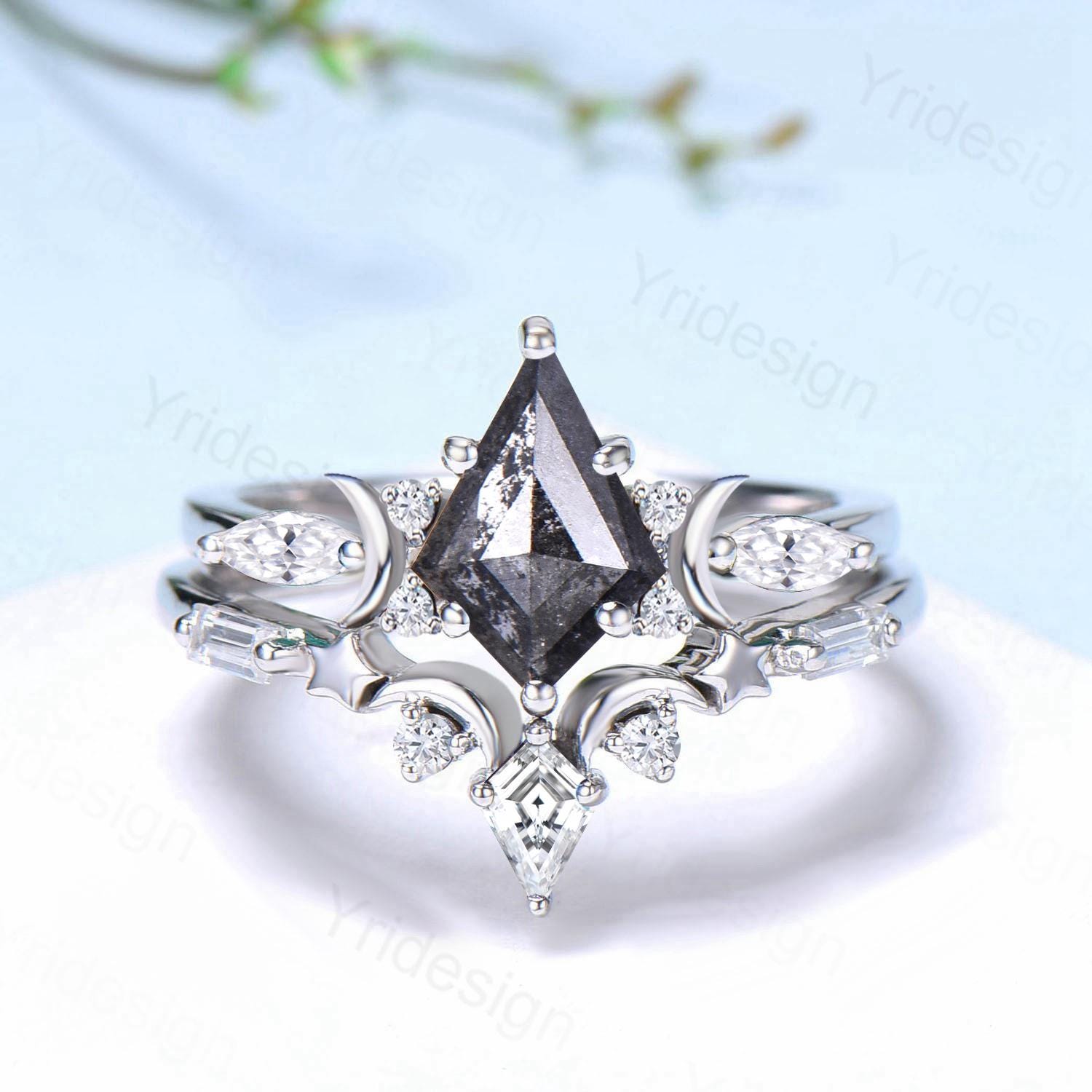 Vintage kite cut salt and pepper diamond engagement ring set Moons and star black gold diamond ring gothic bridal wedding set handmade gifts - PENFINE