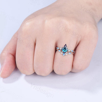 Vintage kite cut alexandrite ring Five Stone crescent moon June birthstone engagement ring Moonstone bridal wedding set anniversary gifts - PENFINE