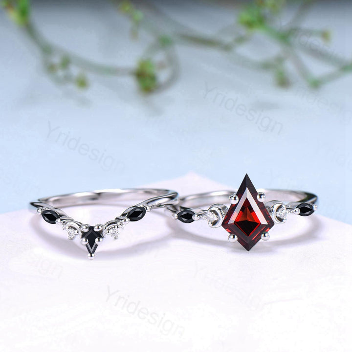 Vintage kite cut garnet wedding ring set Five stone crescent moon garnet spinel engagement ring dainty delicate bridal set anniversary gifts - PENFINE
