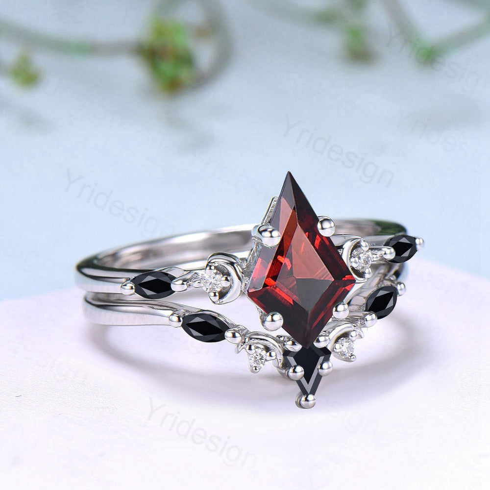 Vintage kite cut garnet wedding ring set Five stone crescent moon garnet spinel engagement ring dainty delicate bridal set anniversary gifts - PENFINE