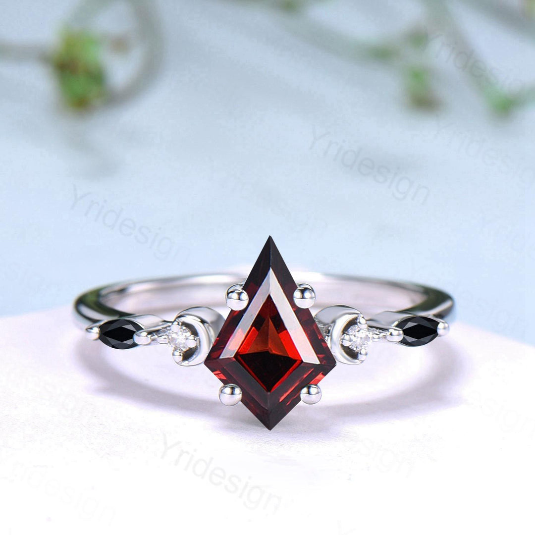 Vintage kite cut garnet wedding ring set Five stone crescent moon garnet spinel engagement ring dainty delicate bridal set anniversary gifts - PENFINE