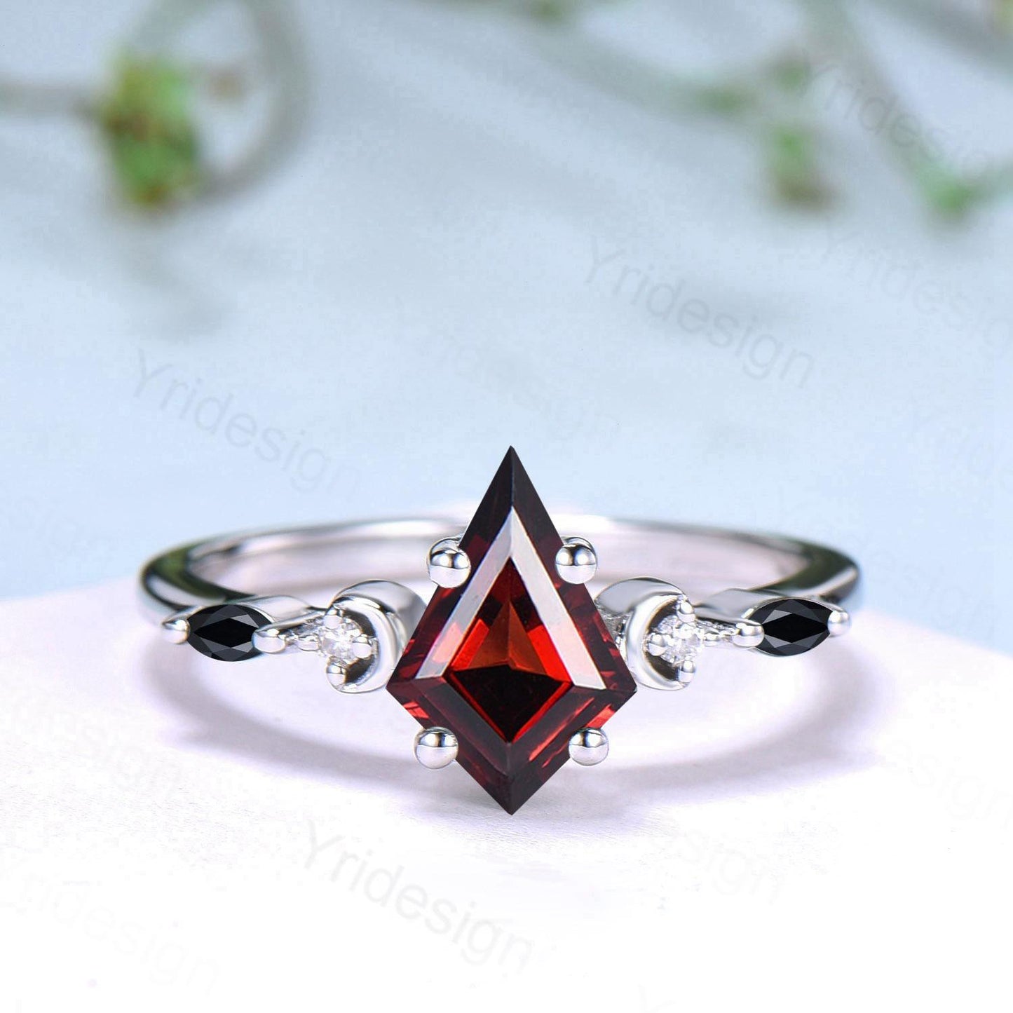Vintage kite cut garnet wedding ring set Five stone crescent moon garnet spinel engagement ring dainty delicate bridal set anniversary gifts - PENFINE