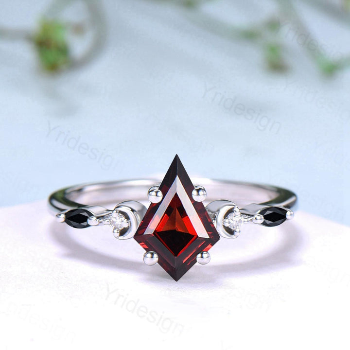 Vintage kite cut garnet wedding ring set Five stone crescent moon garnet spinel engagement ring dainty delicate bridal set anniversary gifts - PENFINE