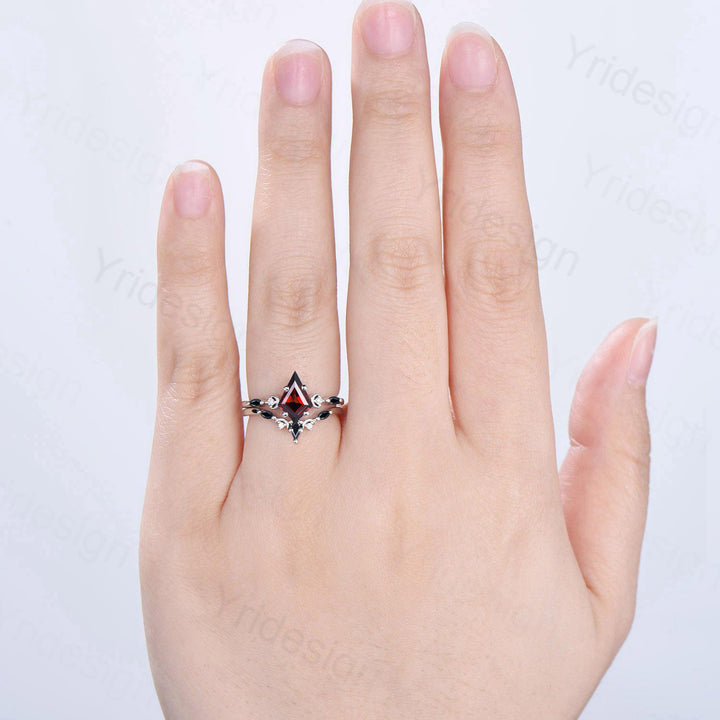 Vintage kite cut garnet wedding ring set Five stone crescent moon garnet spinel engagement ring dainty delicate bridal set anniversary gifts - PENFINE