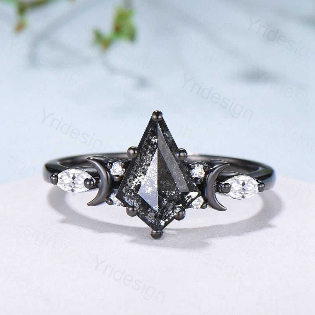 Vintage kite cut salt and pepper diamond engagement ring set Moons and star black gold diamond ring gothic bridal wedding set handmade gifts - PENFINE