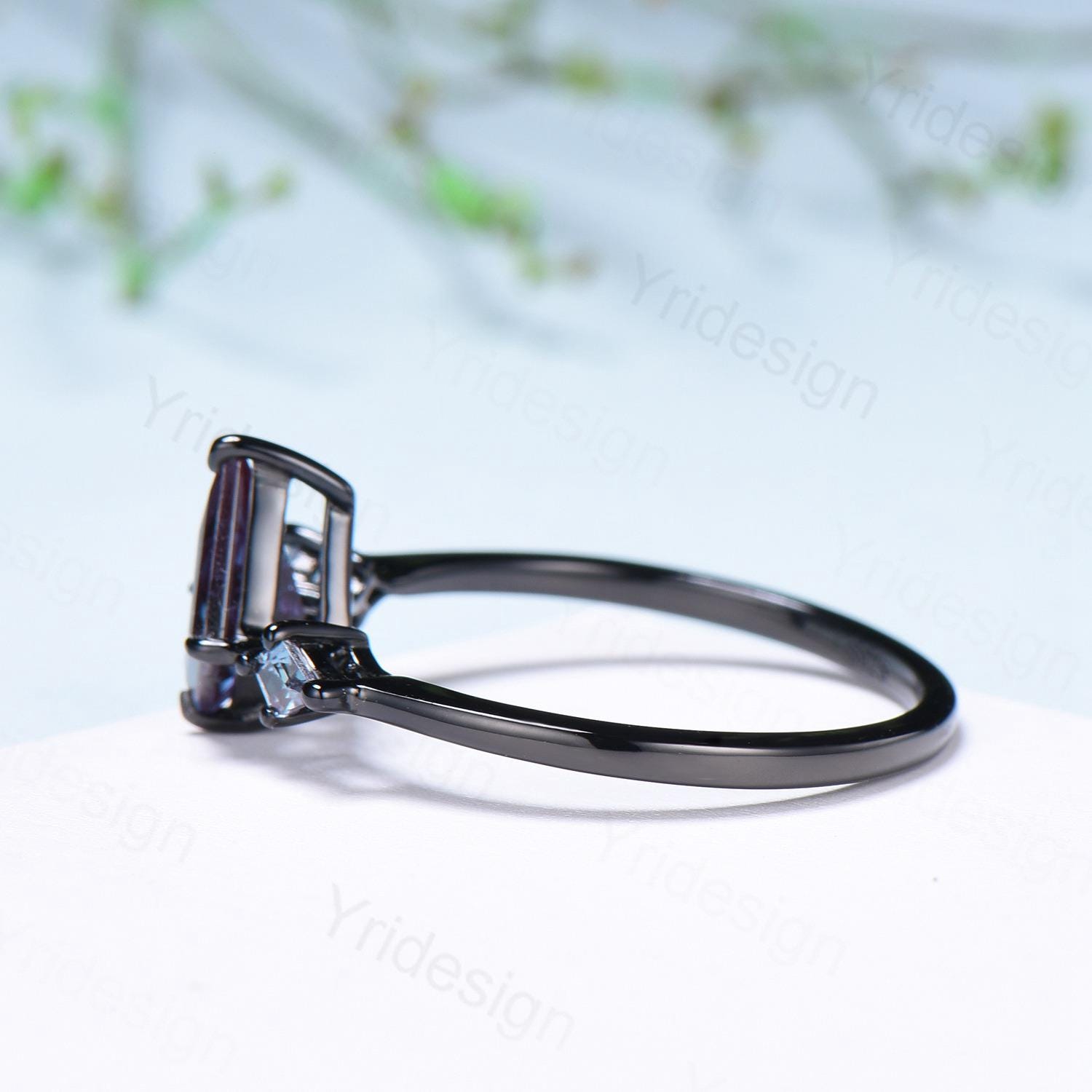 Minimalist Black Gold Three Stone Lab Grown Diamond Ring Kite Cut Natural Salt And Pepper Diamond Engagement Ring Silver Alexandrite Ring - PENFINE