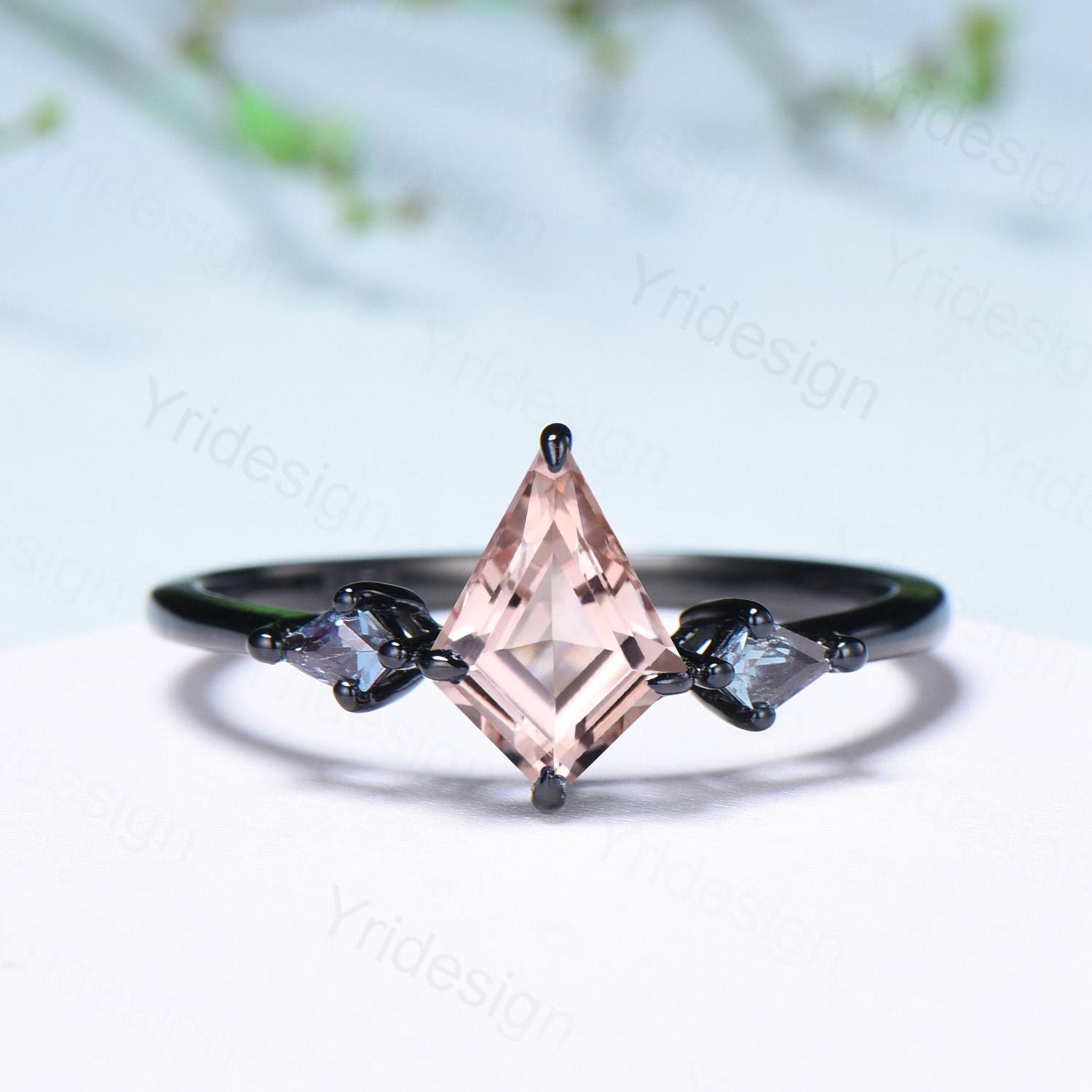Minimalist Black Gold Three Stone Lab Grown Diamond Ring Kite Cut Natural Salt And Pepper Diamond Engagement Ring Silver Alexandrite Ring - PENFINE