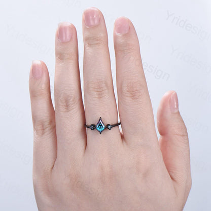 Minimalist Black Gold Three Stone Lab Grown Diamond Ring Kite Cut Natural Salt And Pepper Diamond Engagement Ring Silver Alexandrite Ring - PENFINE