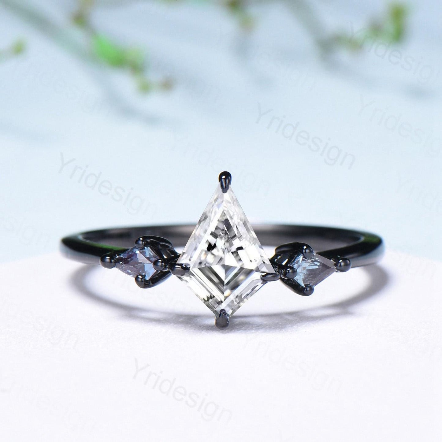 Minimalist Black Gold Three Stone Lab Grown Diamond Ring Kite Cut Natural Salt And Pepper Diamond Engagement Ring Silver Alexandrite Ring - PENFINE