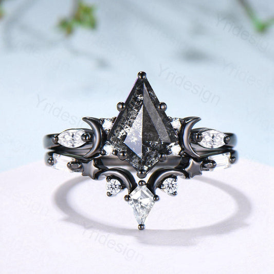Vintage kite cut salt and pepper diamond engagement ring set Moons and star black gold diamond ring gothic bridal wedding set handmade gifts - PENFINE