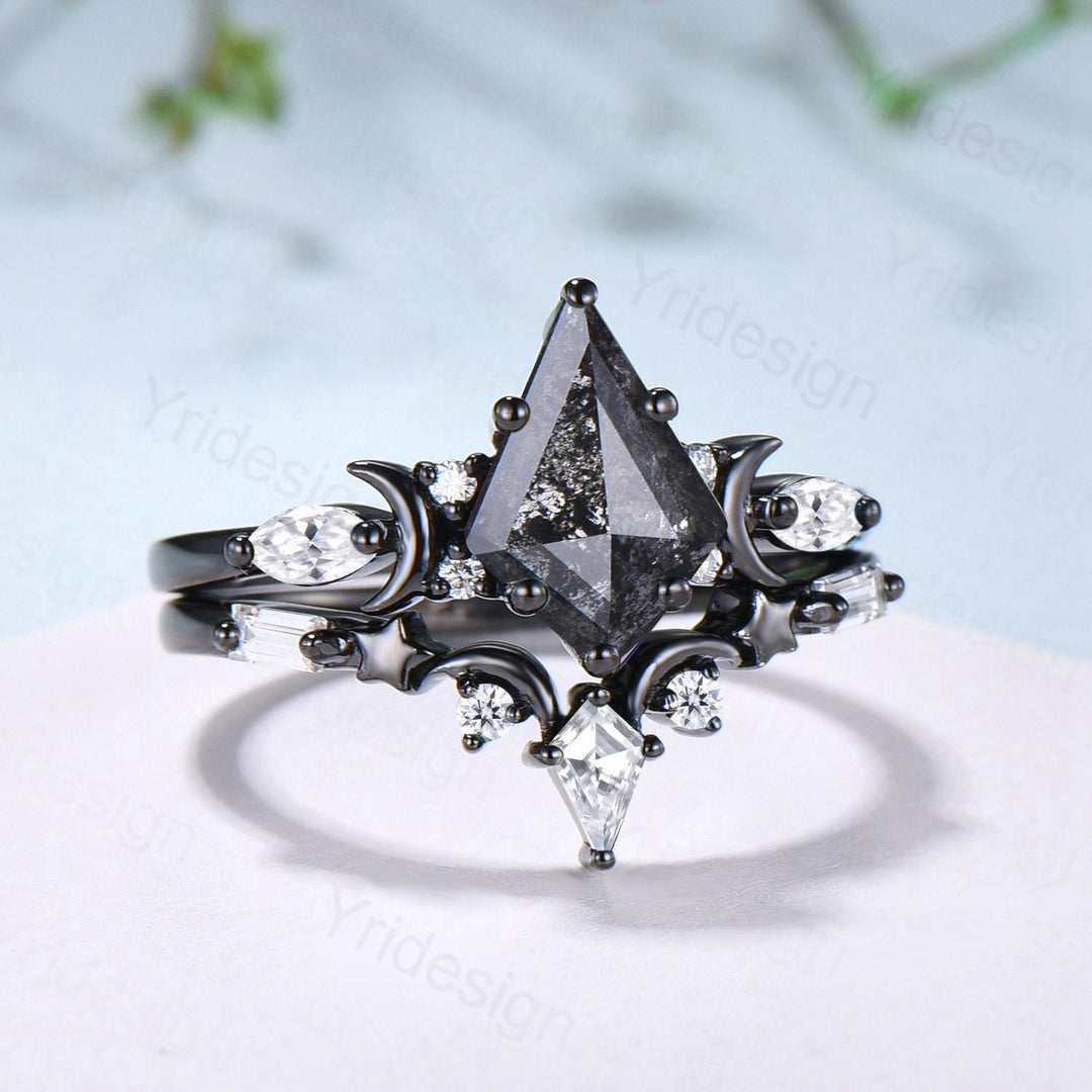 Vintage kite cut salt and pepper diamond engagement ring set Moons and star black gold diamond ring gothic bridal wedding set handmade gifts - PENFINE