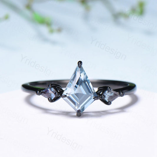 Minimalist Black Gold Three Stone Lab Grown Diamond Ring Kite Cut Natural Salt And Pepper Diamond Engagement Ring Silver Alexandrite Ring - PENFINE