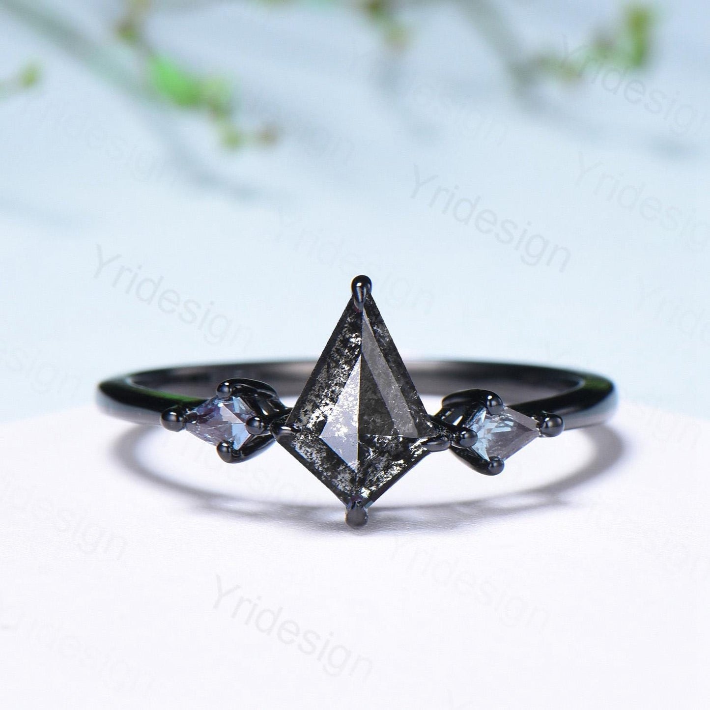Minimalist Black Gold Three Stone Lab Grown Diamond Ring Kite Cut Natural Salt And Pepper Diamond Engagement Ring Silver Alexandrite Ring - PENFINE