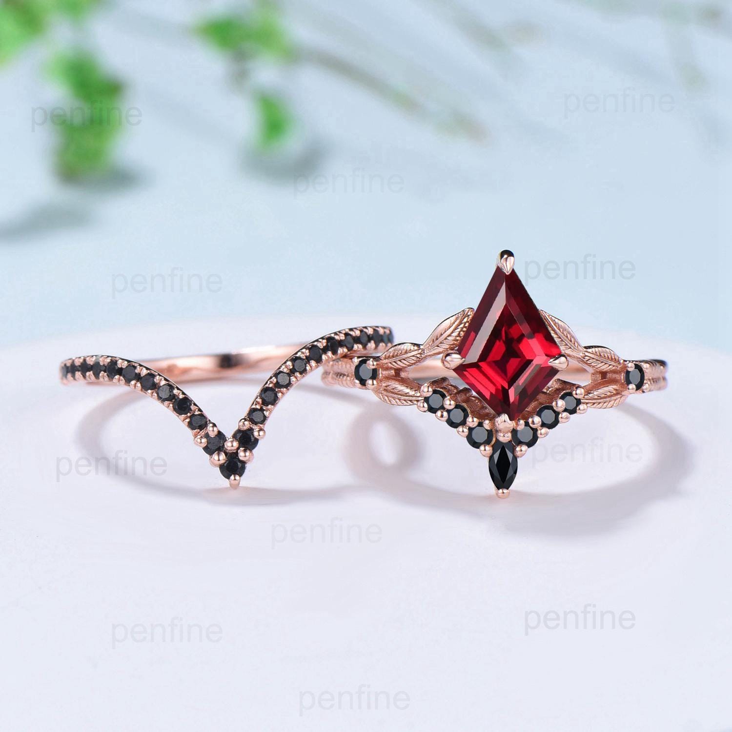 Vintage natural garnet ring set kite cut unique red garnet split shank engagement ring cluster black spinel bridal wedding ring leaf jewelry - PENFINE
