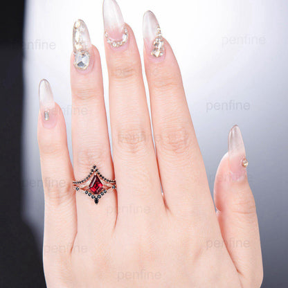 Vintage natural garnet ring set kite cut unique red garnet split shank engagement ring cluster black spinel bridal wedding ring leaf jewelry - PENFINE