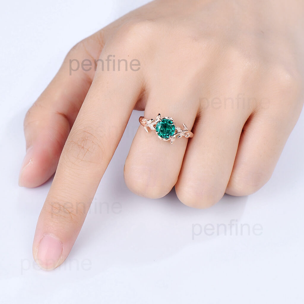 Round cut emerald deals ring